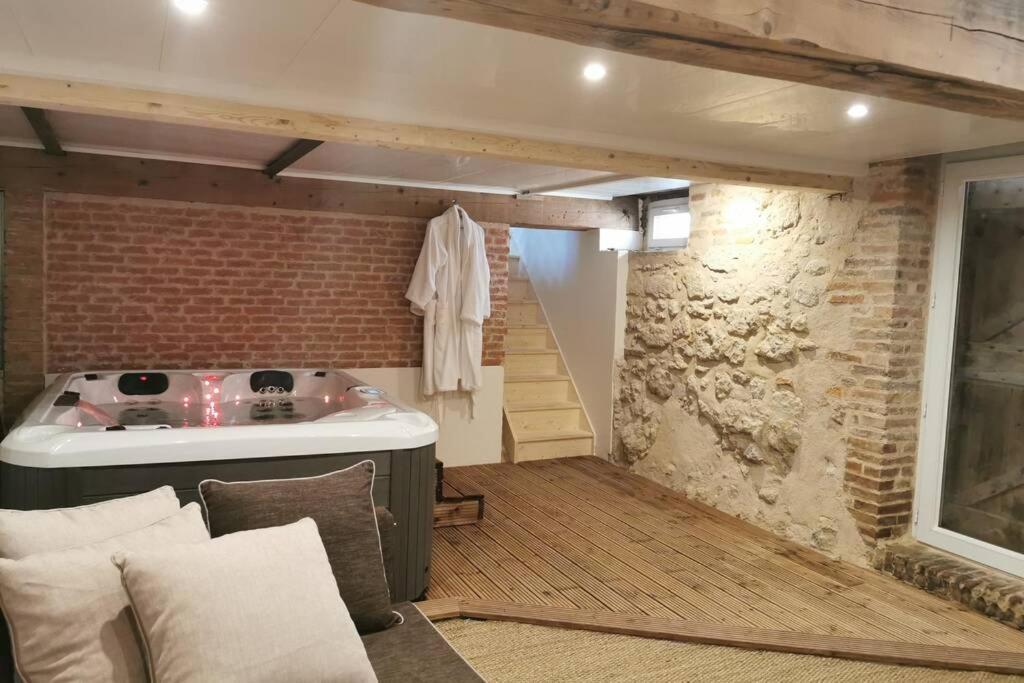 Gite Le Jardin Secret Et Gite Au Temps Suspendu Montpezat  Luaran gambar