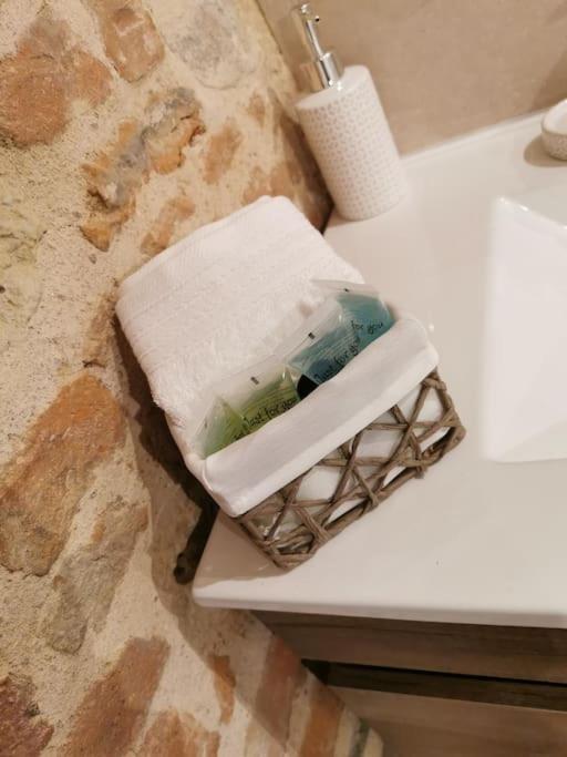 Gite Le Jardin Secret Et Gite Au Temps Suspendu Montpezat  Luaran gambar