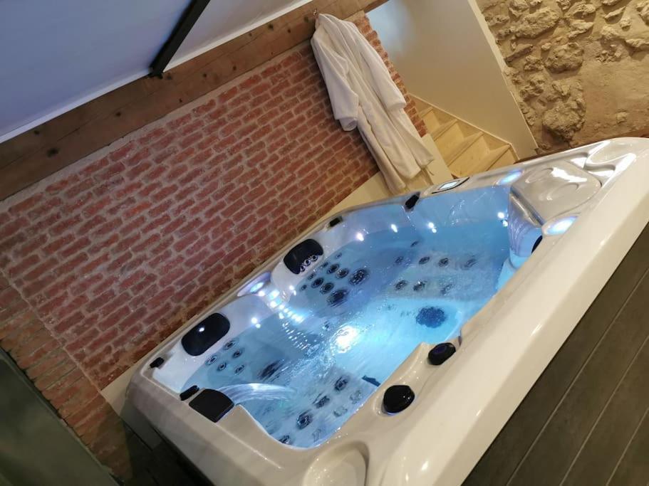 Gite Le Jardin Secret Et Gite Au Temps Suspendu Montpezat  Luaran gambar