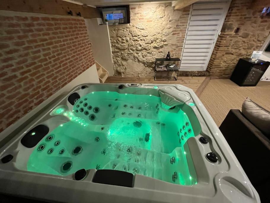 Gite Le Jardin Secret Et Gite Au Temps Suspendu Montpezat  Luaran gambar